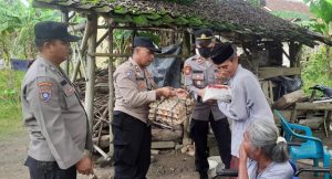 Polres Tuba Salurkan Bansos di Kampung Bawang Sakti Jaya