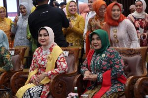 Ketua TP PKK Lamteng Mardiana Musa Ahmad, Ikut Parade Berkebaya