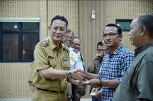 Pemkab Pringsewu Bagikan BLT Kepada Tukang Ojek dan Supir Angkot