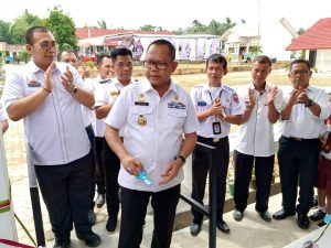 Sulpakar Tandatangani Prasasti Bangunan DAK Sekokah Tahun 2022