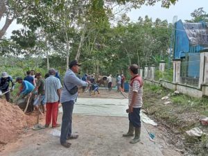 Secara Swadaya, Masyarakat Sidang Gunung Tiga RjU, Bangun Jalan Cor Menuju TPU