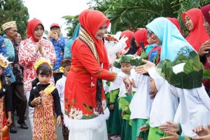 Winarni Nanang Ermanto Hadiri Penilaian Lomba Desa di Kecamatan Ketapang