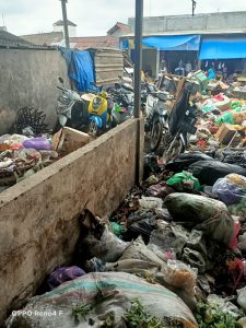 Tumpukan Sampah di Pasar Daya Murni Resahkan Masyarakat