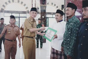Pj. Bupati Pringsewu Serahkan Bantuan Keagamaan di Pardasuka