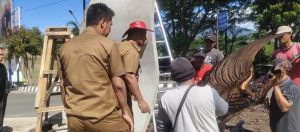 Nanang Ermanto Pantau Pemasangan Garuda Di Sekitaran Air Mancur Kalianda