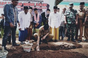 Pj. Bupati Pringsewu Letakkan Batu Pertama Pembangunan TPA