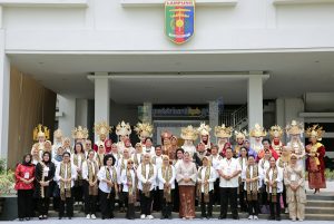 Ketua Dekranasda Kabupaten Pesisir Barat Hadiri Kunjungan Kerja Ibu Negara Dan Oase Kim