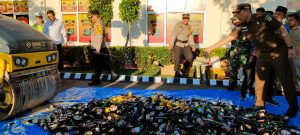 Polres Mesuji Musnahkan Ratusan Botol Minuman Keras