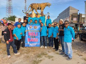 PWI Mesuji Beli dan Berbagi Takjil  Gratis Untuk Masyarakat