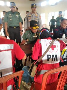 Danrem 043/Gatam Ikut Donor Darah Dalam Rangka HUT Bhayangkara ke-77 di Polres Lamteng