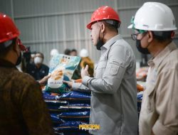 Bupati Pesawaran Kembali Salurkan Bantuan Pangan Beras