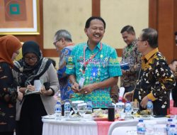 Bupati Pesibar Hadiri Simposium Nasional Menyongsong Indonesia Emas 2045