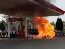 Hebohkan Warga, Sepeda Motor Terbakar di SPBU Simpang PU Tubaba
