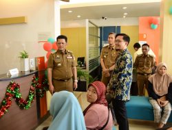 Pj Bupati M. Firsada Tinjau Langsung Penyaluran Bantuan Program Mantra