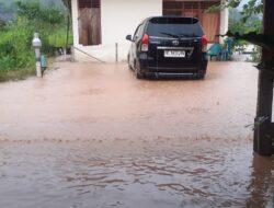 Tanggul Jebol, Desa Bunut Terendam Banjir