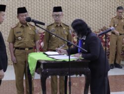 Marindo Kurniawan Melantik Sudarsih sebagai Kadis Dukcapil Pringsewu