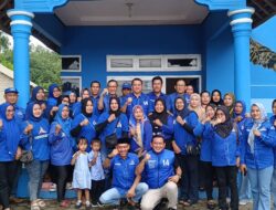 Diiringi Hujan, Ibu-ibu Kader Demokrat Dampingi Paisol Ambil Formulir Bacawabup