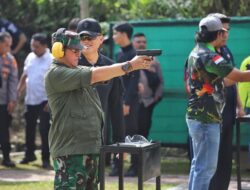 Penjabat Bupati Lampung Barat Berlatih Menembak Bersama Forkopimda