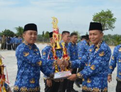 Pemkab Mesuji Serahkan Hadiah Pemenang Lomba Pawai Budaya HUT-RI