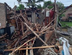Diguyur Hujan Semalam Suntuk, Puluhan Rumah di Desa Kekatang Terdampak Banjir, 1 Rumah Ambruk