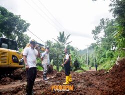Pasca Banjir, Bupati Dendi Tinjau Lokasi Terdampak
