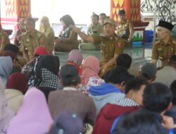 Parosil Hadiahkan Umroh Kepetugas Kebersihan Lambar