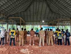 Tingkatkan Kedisiplinan, Camat RjU Pimpin Apel Serentak di Balai Desa
