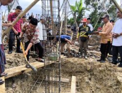 Bupati Parosil Letakkan Batu Pertama Pembangunan Masjid Nurul Huda