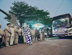 Bupati dan Wakil Bupati Pringsewu Lepas Jamaah Calon Haji Kloter 53