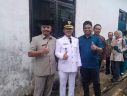 Meski Diguyur Hujan, Aparatur Desa Tetap Antusias Hadiri Sertijab Camat Mesuji