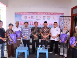 PMI Hadir Menebar Kebaikan, 500 Paket Sembako Dibagikan Untuk Warga Way Kanan