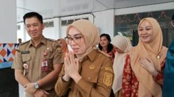 Ayu Asalasiyah Resmikan Bioskop Layar Pustaka Way Kanan