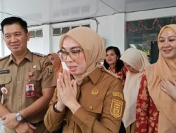 Ayu Asalasiyah Resmikan Bioskop Layar Pustaka Way Kanan