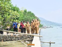 Bupati Nanda Tinjau Rehabilitasi Tanggul Pemecah Ombak di Desa Durian