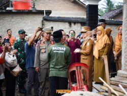 Rumah Wanita Paruh Baya Roboh Diterjang Angin, Bupati Nanda Beri Bantuan