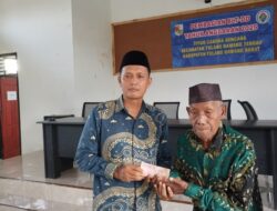 Dukung Program Entaskan Kemiskinan, Tiyuh Candra Kencana Bagikan BLT