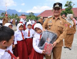 Mad Hasnurin Program Seragam Gratis Upaya Konkret Majukan Pendidikan