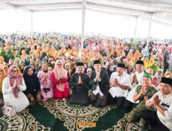 Bupati Nanda Dengan Masyarakat Khusuk Ikuti Isthotsah