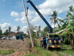 PLN Tubaba Pastikan Pemasangan Tiang Listrik Tak Bahayakan Warga