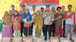 Kapolres  Mesuji  Gelar Jumat  Curhat dan Salurkan Bantuan Sosial