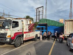 Sat Lantas Polres Mesuji Evakuasi kendaraan  Akibat kecelakaan di Jalintim
