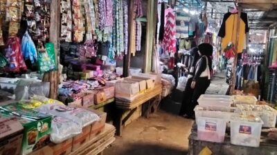 Dihimpit Harga dan Sepinya Pasar, Pedagang Kecil Kotaagung Kian Terpuruk