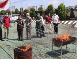 Cegah Penyalahgunaan, Kejari Pesawaran Musnahkan Barang Bukti Kasus Pidana