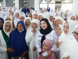 Lepas 1.159 Jemaah Haji, Eva Dwiana Janjikan Tambahan Uang Saku Tahun Depan