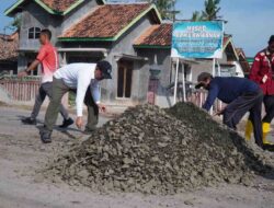 Gotong Royong Penambalan Jalan, Wujud Sinergi Pemerintah, Masyarakat, dan Swasta di Tubaba