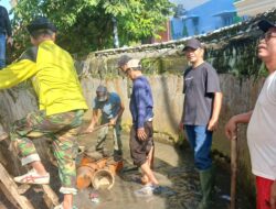 Lurah Kemiling Permai Pimpin Langsung Jumat Bersih di Talud Ragom Gawi