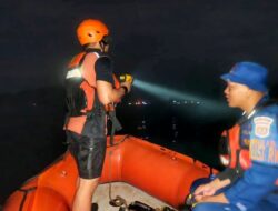 Remaja 15 Tahun Hilang Terseret Ombak di Pantai Teba, Tim SAR Gabungan Lakukan Pencarian