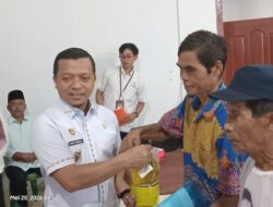 BUPATI PRINGSEWU SERAHKAN BANTUAN PANGAN KEPADA MASYARAKAT PEKON REJOSARI