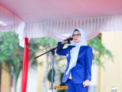 Diguyur Hujan, Bupati Nanda Indira Gelar Upacara Harkitnas