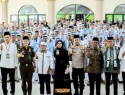 Bupati Nanda Lepas 127 Calon Haji Pesawaran, Titip Doa untuk Kemajuan Daerah